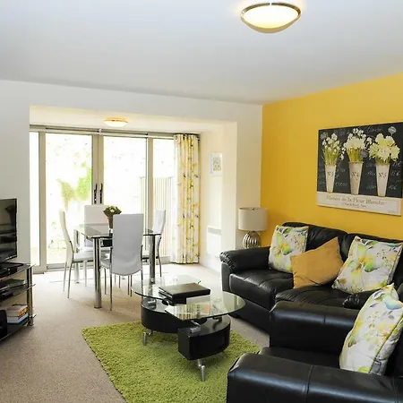 Apartman Your Cotham Lawn