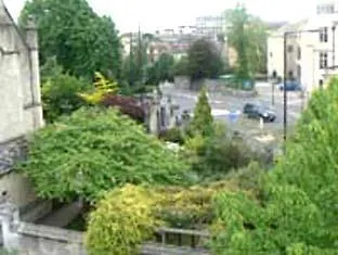 Апартаменты Your Cotham Lawn Бристоль