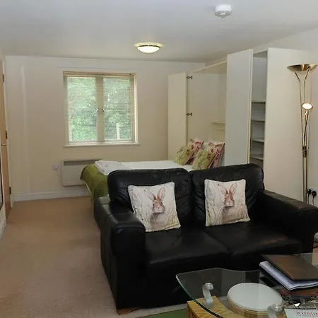 Your Cotham Lawn Апартаменты