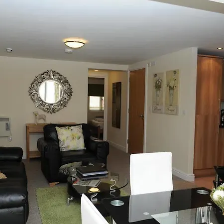 Апартаменты Your Cotham Lawn Бристоль