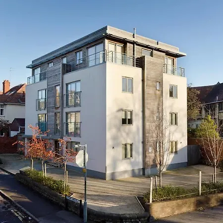 Apartman Your Cotham Lawn